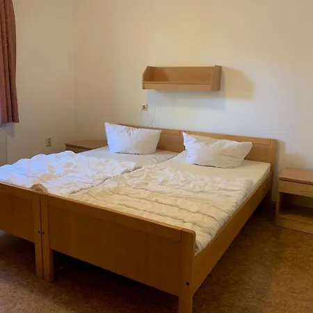 Martas Gaestehaeuser Gross Vaeter テンプリーン