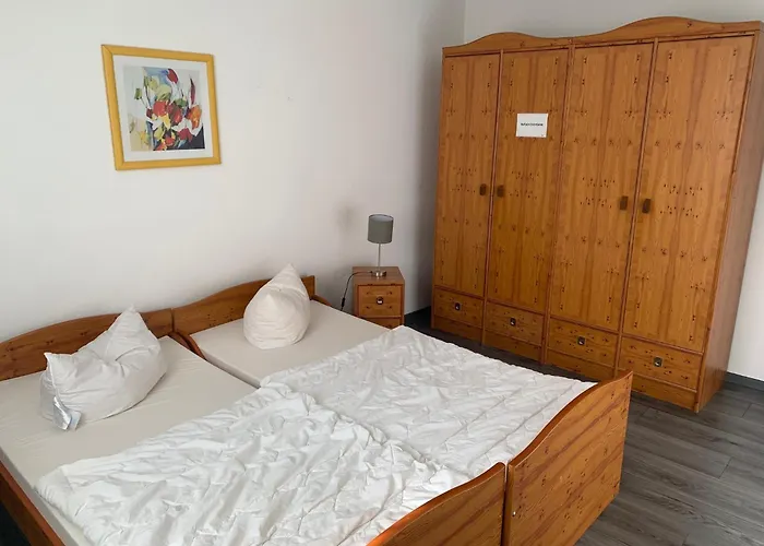 Martas Gaestehaeuser Gross Vaeter テンプリーン